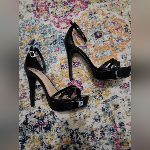 Heart in D black patent strappy heels - Picture 6 of 6
